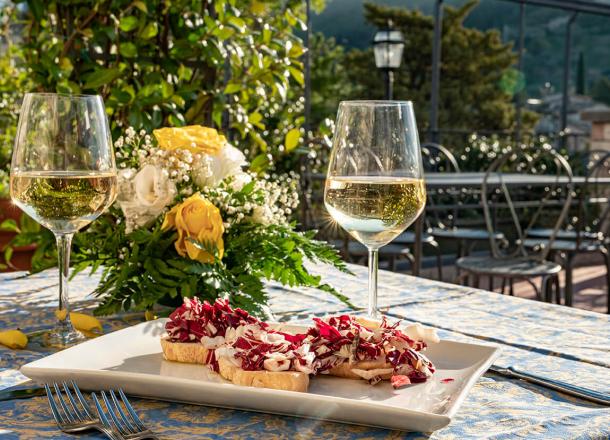 Plat traditionnel de l'Ombrie sur notre terrasse panoramique